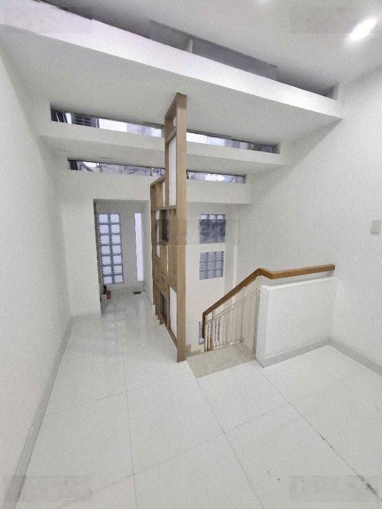 Nhà đẹp Q. 1: 5 tầng ở & kinh doanh (3PN + 4WC)