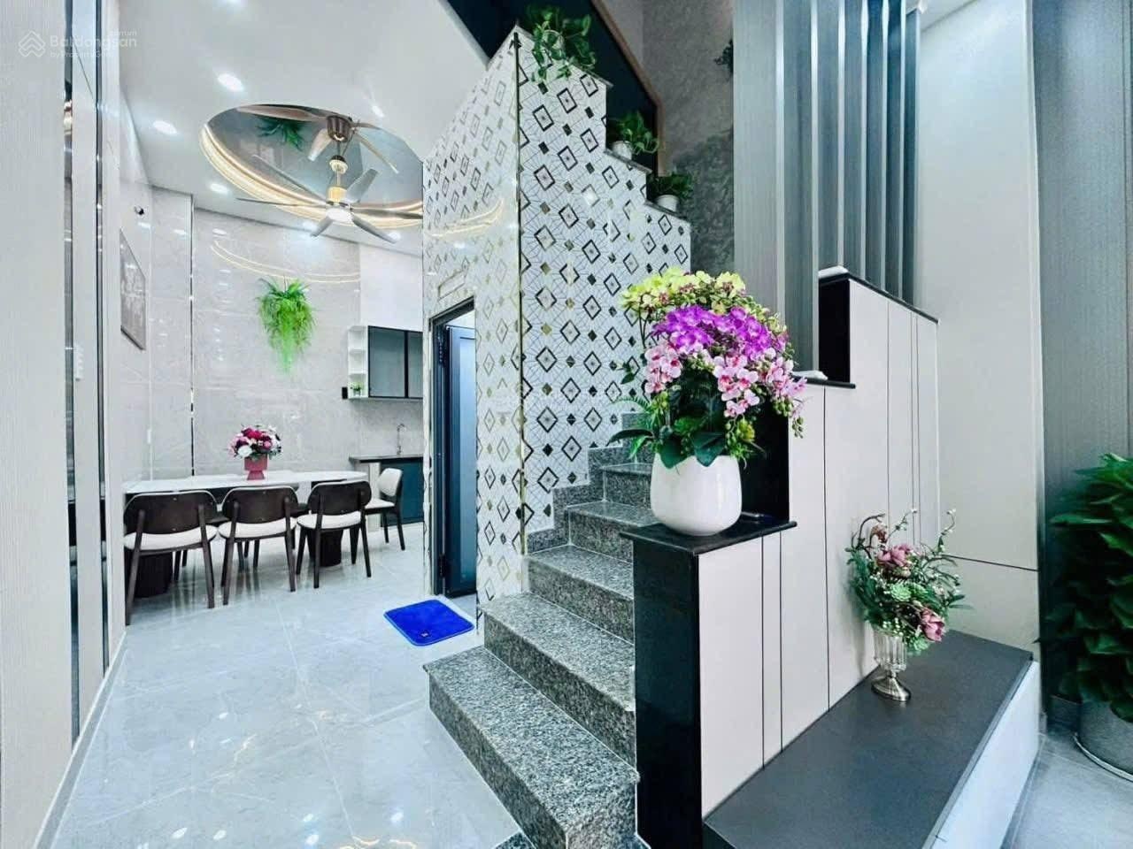 Chủ bán gấp nhà Cao Thắng, P12, Q10 giá thiện chí sang tên nhận nhà ngay. Diện tích 60m2 - 2tỷ250