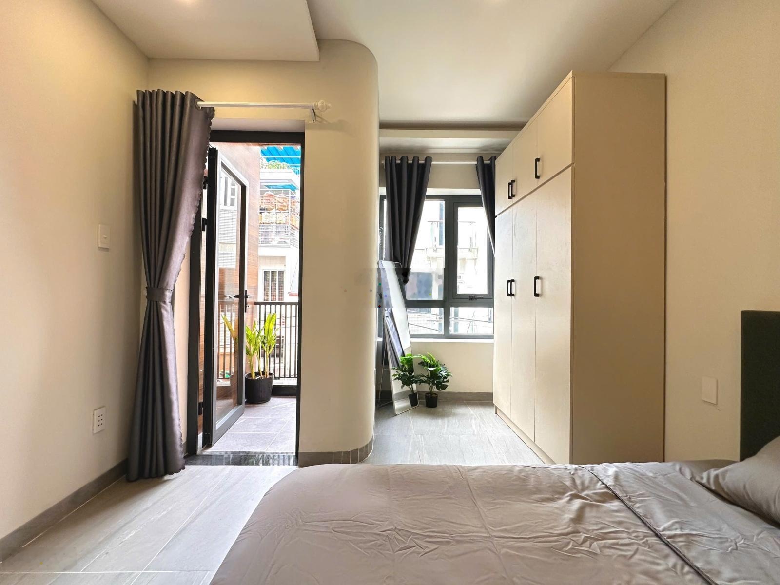 Cho thuê căn hộ studio ban công máy giặt riêng ngay khu phố ẩm thực Phan Xích Long