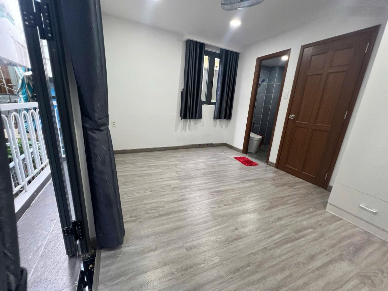 Nhà đẹp 3 tầng - 2 phòng ngủ - gần mặt tiền - Trần Quang Khải