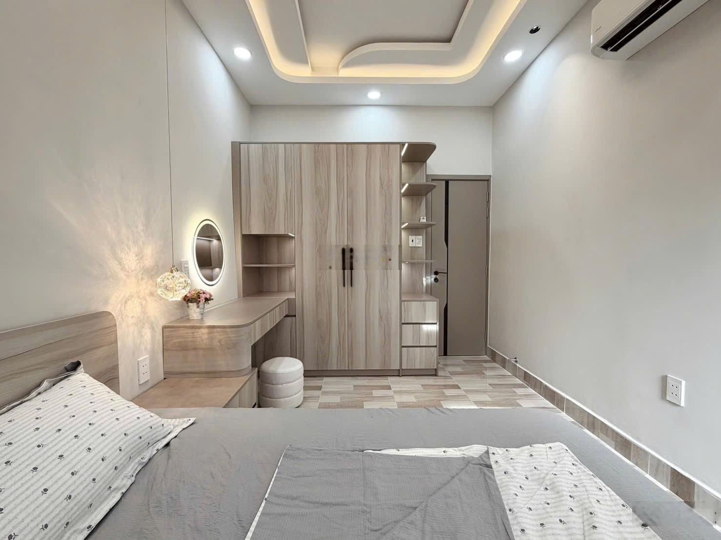 Bán nhà sát mặt tiền - 3 phòng ngủ - Phan Văn Trị P. 14 - hẻm thông - sổ vuông - nhỉnh 5 tỷ