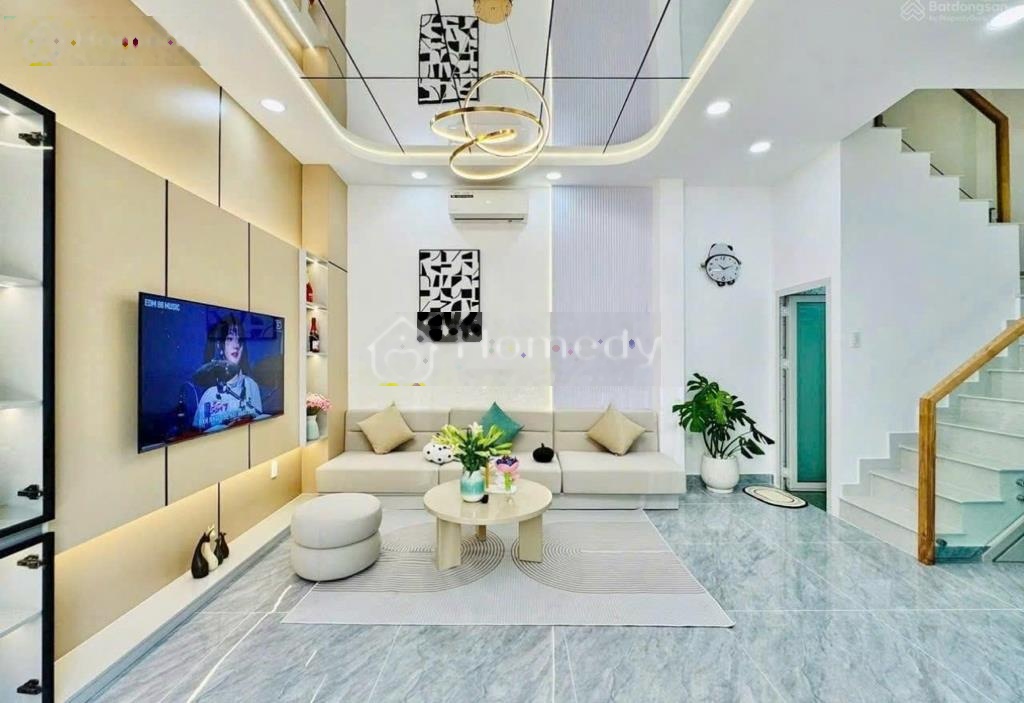 Hot Bán Gấp Nhà đường Cách Mạng Tháng Tám Phường 11 Quận 3 giá chỉ 1 Tỷ 850tr/ 53m2. Hẻm 5m