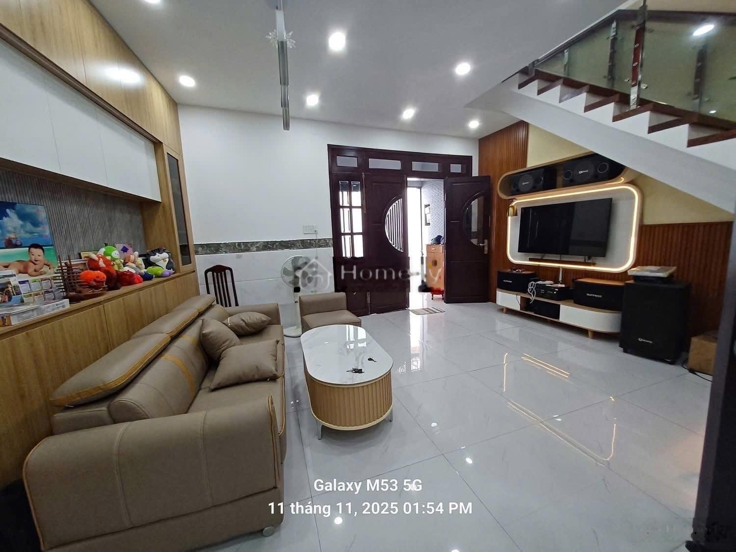 Gia đình đi Mũ định cư bán gấp nhà Phạm Văn Chiêu 61m2/2ty680, gần chợ tiện kinh doanh, SHR