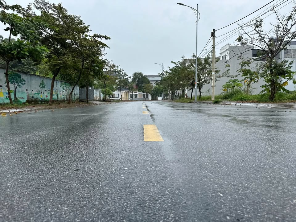 Đất Vĩnh Yên, mặt tiền 5m, đường 20m, gần sân vận động