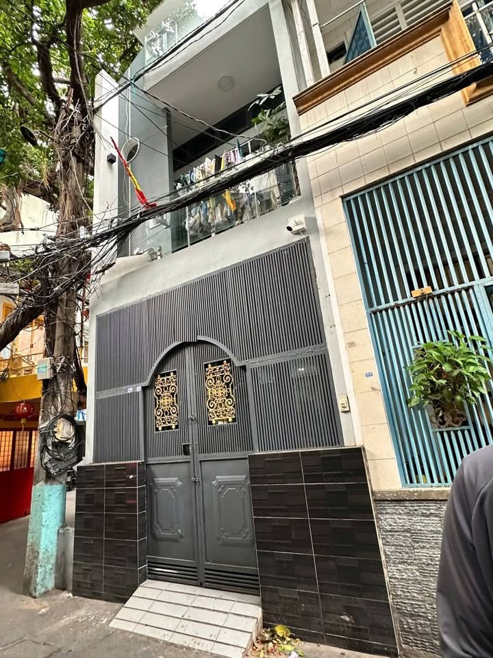 Bán nhà 3 tầng, 2 phòng ngủ tại đường Tô Hiến Thành, Quận 10