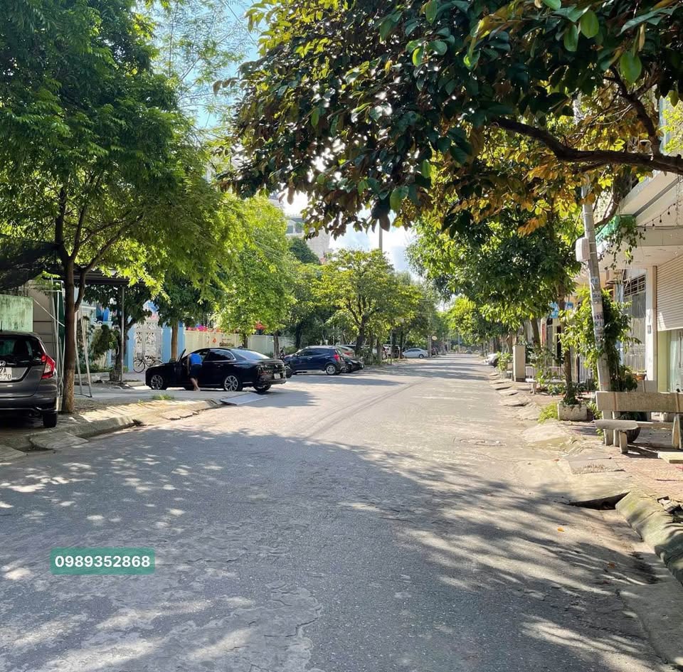 Bán nhà 3.5 tầng đẹp, 70m2, mặt tiền 4.2m, hướng Đông Bắc tại khu đô thị Kỳ Bá, Thái Bình