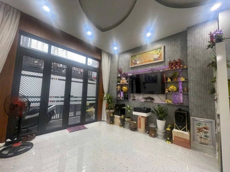 Bán nhà 3 tầng lô góc, trung tâm Nguyễn Văn Linh, gần Đại học Duy Tân, giá 4 tỷ