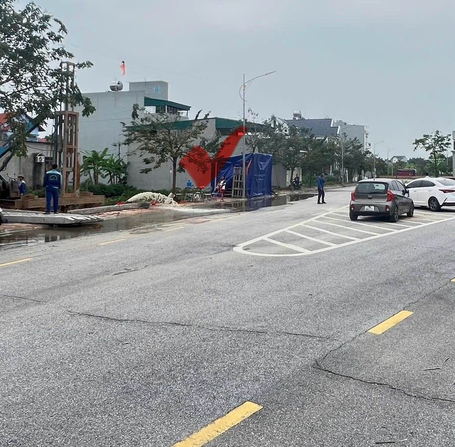 Bán đất 108m² mặt tiền 6m tại Khu Đồng Hinh, Vĩnh Yên, đường 13,5m, view vườn hoa