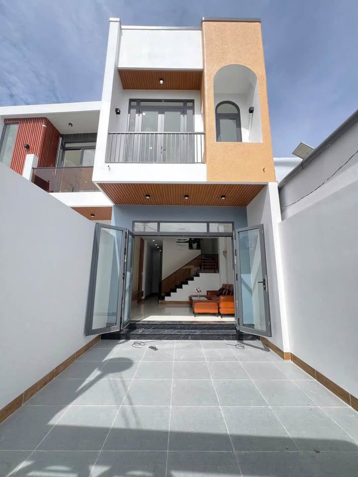 Nhà mặt tiền Rạch Giá 4,2m x 15,5m, 2 tỷ 250 triệu, tặng nội thất xịn sò