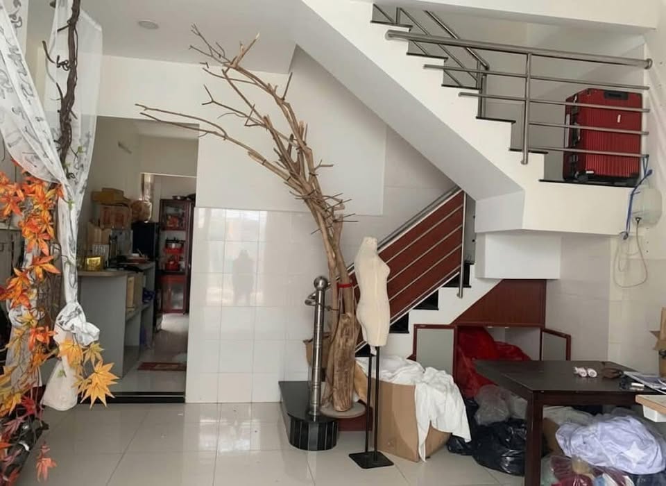 Nhà căn góc 2 tầng 56m2 ngang 5m Huỳnh Tấn Phát, quận 7, giá hời như mơ