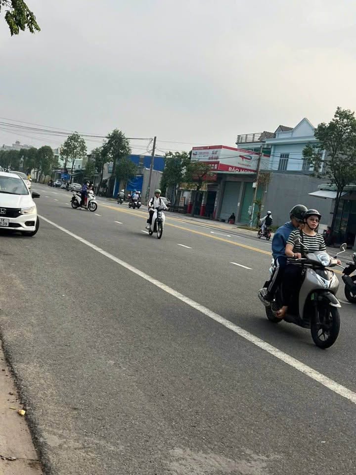 Đất vàng Bến Cát 5x30m thổ cư, tặng nhà tiền chế, giá hời 3 tỷ