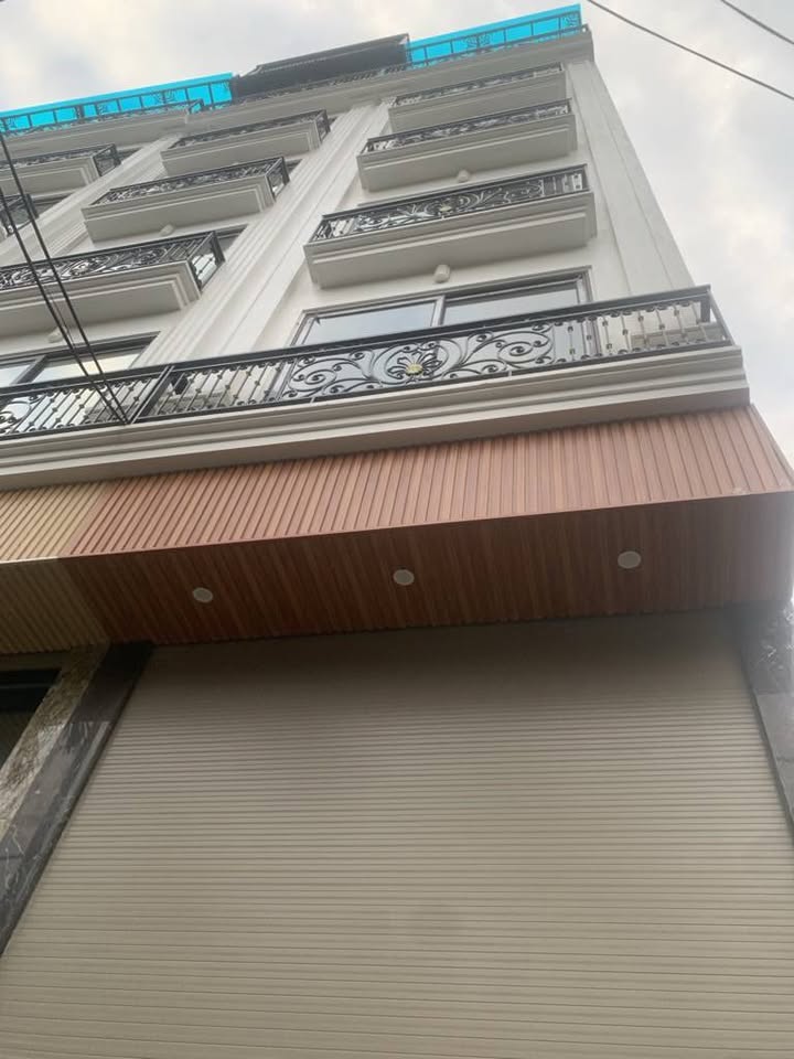 Tọa lạc tại vị trí đắc địa thuộc phường Đông Ngạc, Hà Nội, căn nhà 6 tầng thang máy