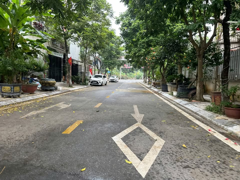 Bán nhà 3 tầng 100m2 mặt tiền 5m, khu dân cư Tỉnh Uỷ, Vĩnh Yên