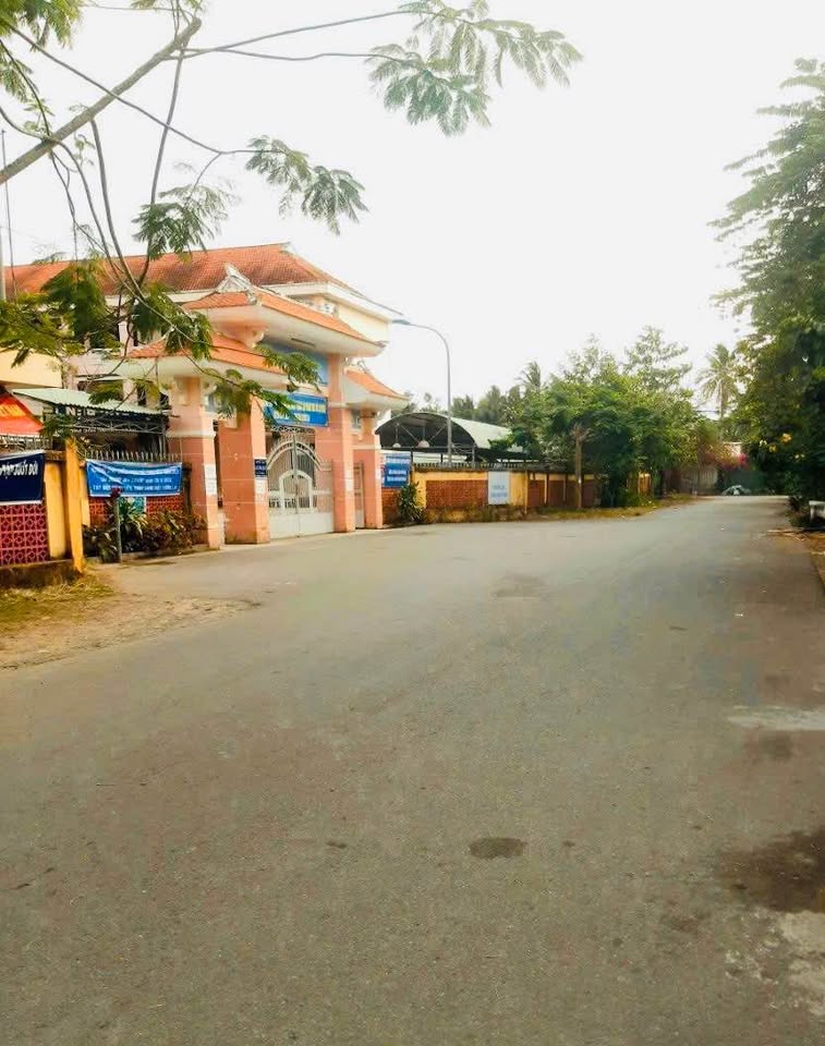 Đất Bến Tre 113m2 thổ cư, 6m mặt tiền, giá hời 680 triệu, xe 7 chỗ vi vu