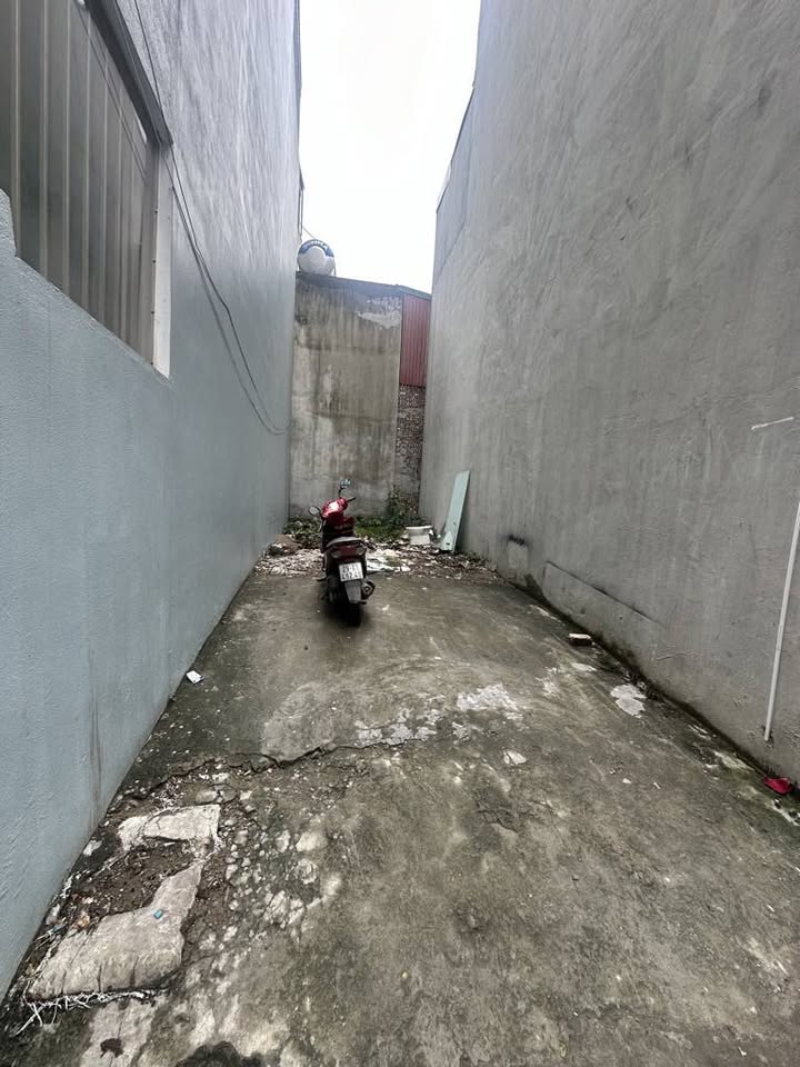 Đất nở hậu siêu đẹp tại trung tâm Phúc Lợi, ô tô 7 chỗ ngủ trong đất