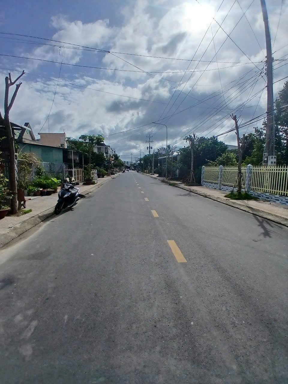 Nhà mới tinh, 8m x 20m, 2,2 tỷ, Lai Vung, Đồng Tháp, dọn vào là có tết