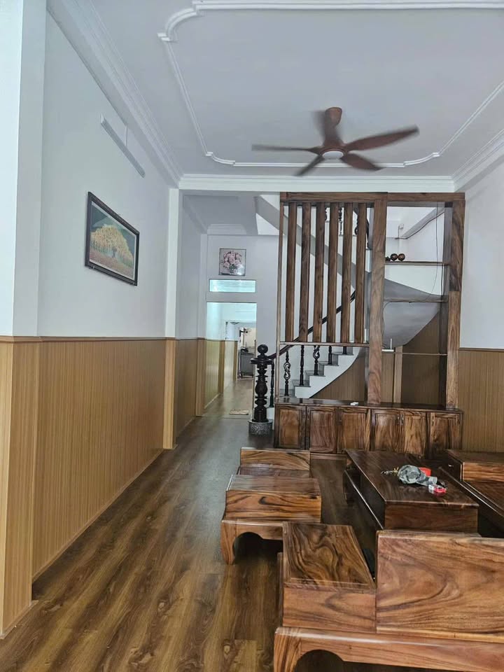 Tọa lạc tại khu Địa Ốc sầm uất, trên con đường Lê Trọng Tấn vang bóng một thời