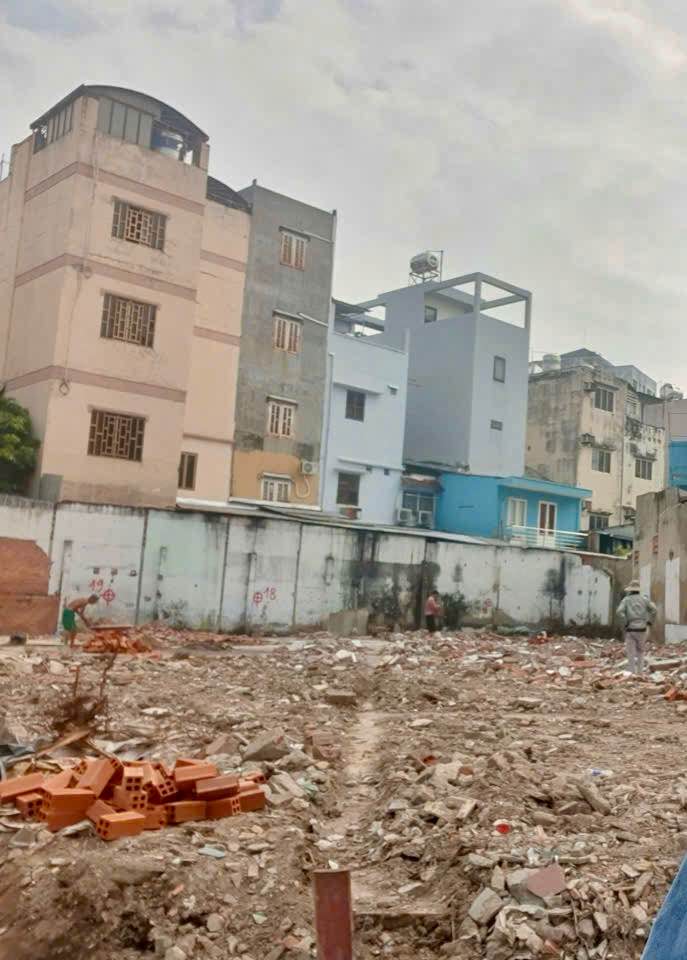 Mảnh đất vuông vắn, diện tích 80m2, tọa lạc tại vị trí đắc địa ngay cạnh Công Viên Đầm Sen lịch sử