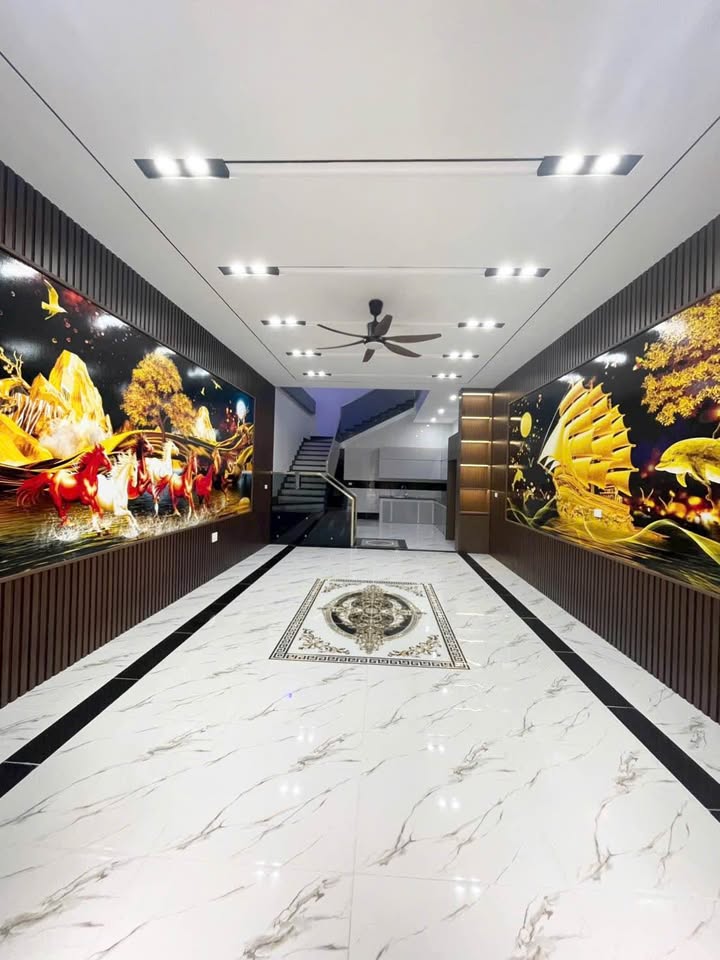 Nhà 3 tầng mặt đường Phùng Chí Kiên, Lào Cai, sẵn sàng đón chủ mới