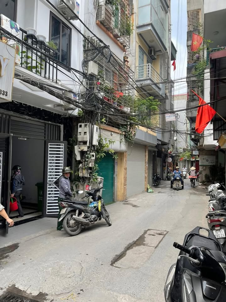 Nhà 5 tầng 3 mặt thoáng tại Tả Thanh Oai, nét xưa giữa lòng Đại Thanh