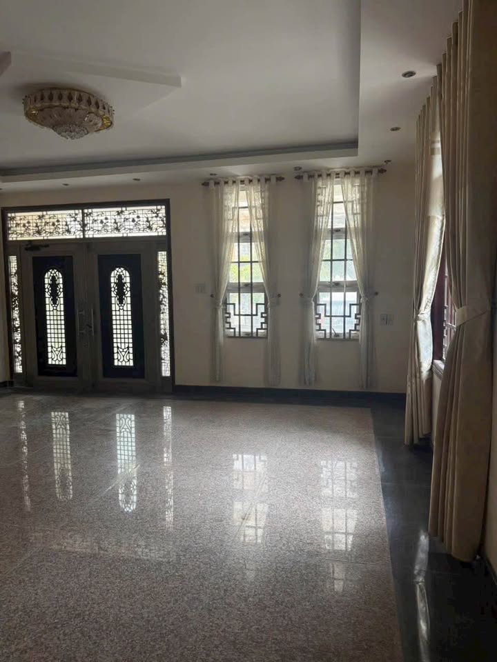 Nhà 4 tầng mặt tiền Trần Văn Ơn, Huế, 3 mặt thoáng, tiện ích đầy đủ