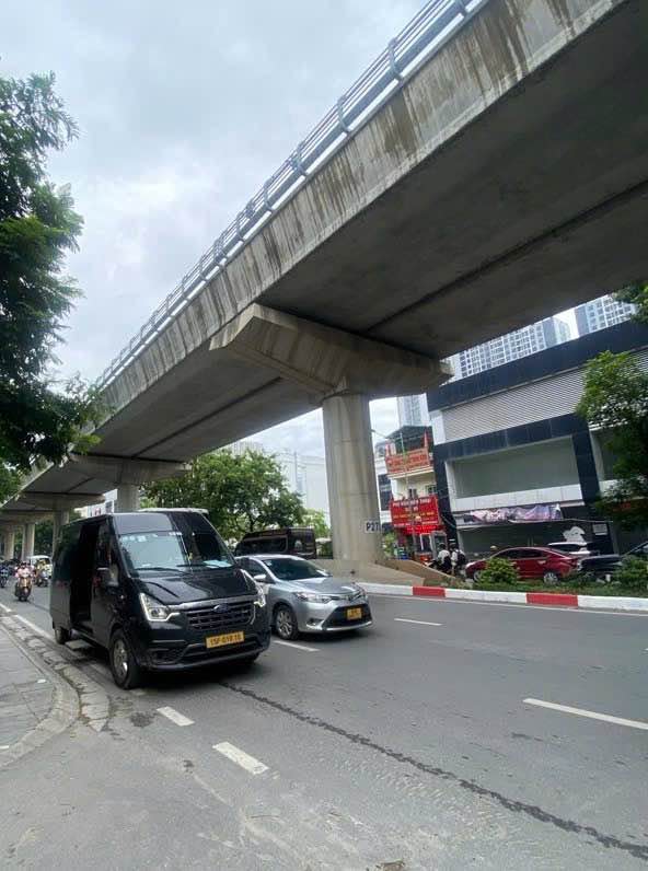 Nhà lô góc 3 mặt thoáng, kinh doanh đỉnh cao, ô tô đỗ cửa ngay Cầu Giấy