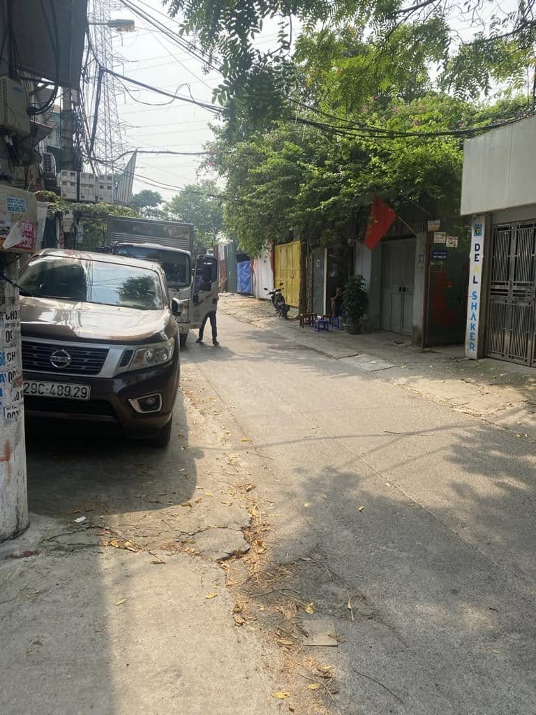 Nhà 37m2, 4 tầng, sổ đỏ riêng, ô tô đỗ cửa tại Lĩnh Nam, Hoàng Mai