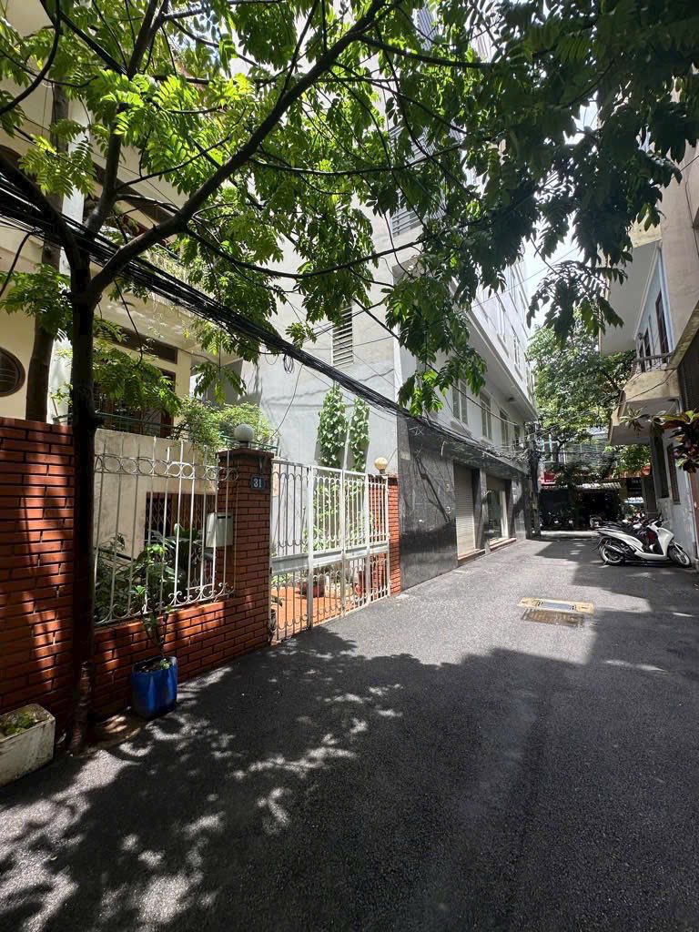 Nhà lô góc Nguyễn Viết Xuân 3 bước ra ô tô, 2 thoáng, sẵn sàng đón bạn