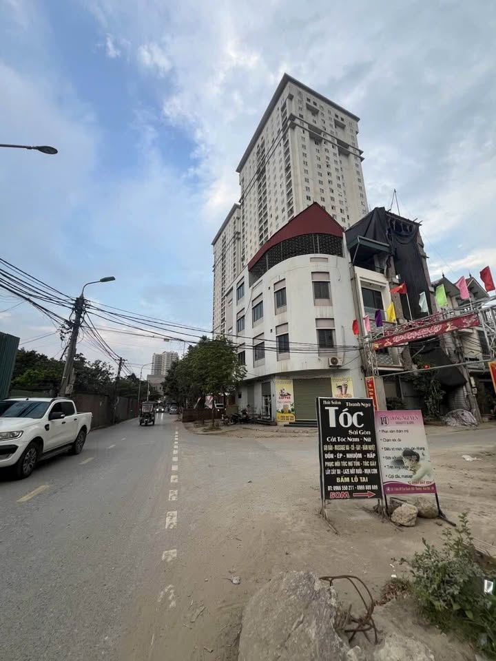 Siêu phẩm nhà lô góc 2 mặt thoáng, vị trí cực đỉnh tại Hoài Đức đây ạ