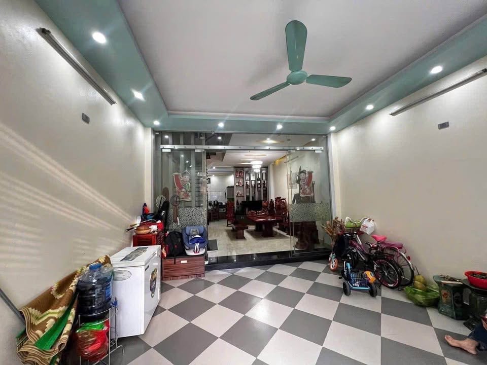 Nhà 3 tầng, 72m², mặt tiền 5m, 3 phòng ngủ, hướng tây tại Hạc Thành, Thanh Hóa