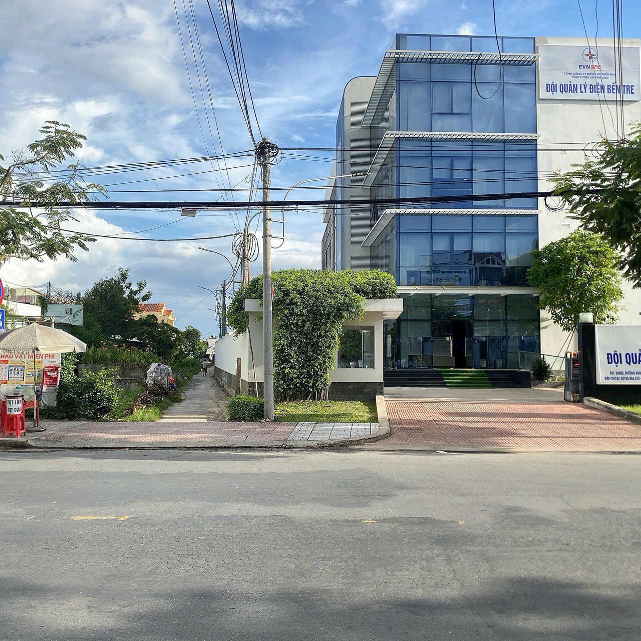 Nhà Phú Khương - Bến Tre 7,7m mặt tiền, sổ hồng riêng, giá giảm sốc