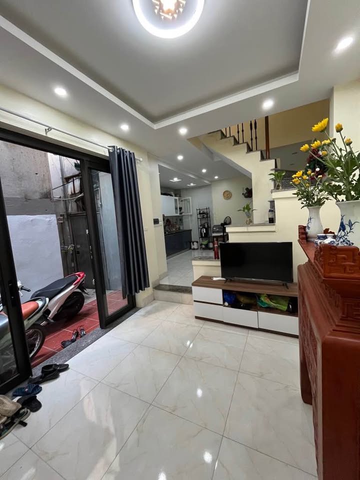 Nhà xinh 35m2, 5 tỷ, gần ô tô, sổ đỏ sẵn sàng