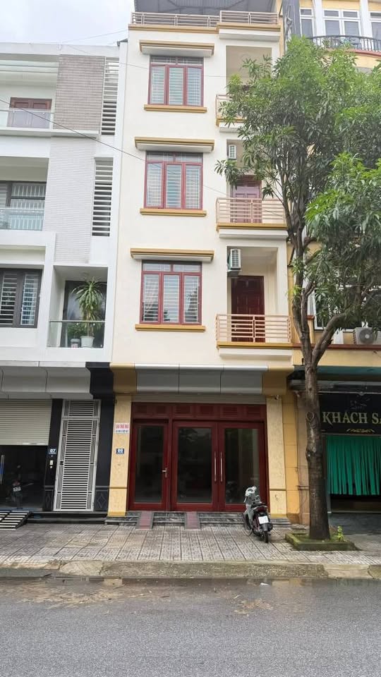 Bán nhà 4 tầng, 1 tum, full nội thất, mặt tiền 5m, gần chợ, đường 12m, Thanh Hóa