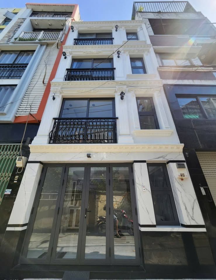 Nhà mới tinh 4 tầng - tặng full nội thất - chỉ hơn 7 tỷ - gần Quận