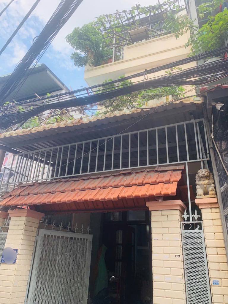 Nhà 3 tầng Trần Xuân Soạn, xe hơi vào tận cửa, sổ hồng riêng, giá hời