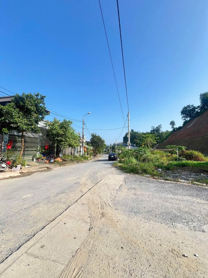 Bán lô góc hai mặt tiền tại Vũ Trọng Phụng, gần chợ Nam Tiến