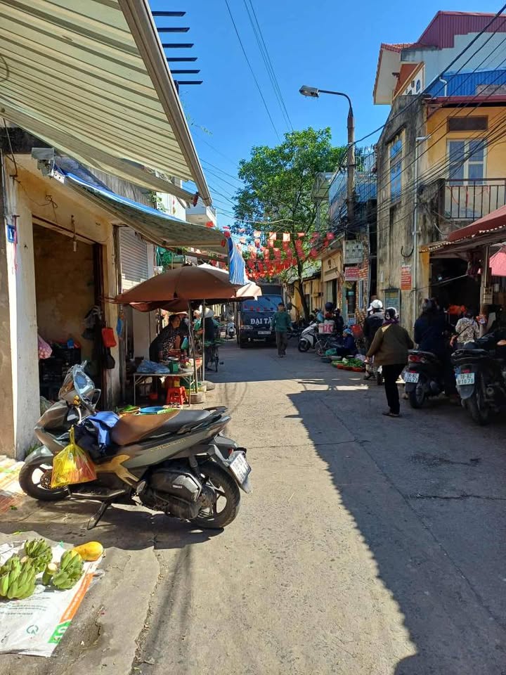 Nhà mặt chợ Trần Nhật Duật kinh doanh cực đỉnh, mở cửa là có tiền