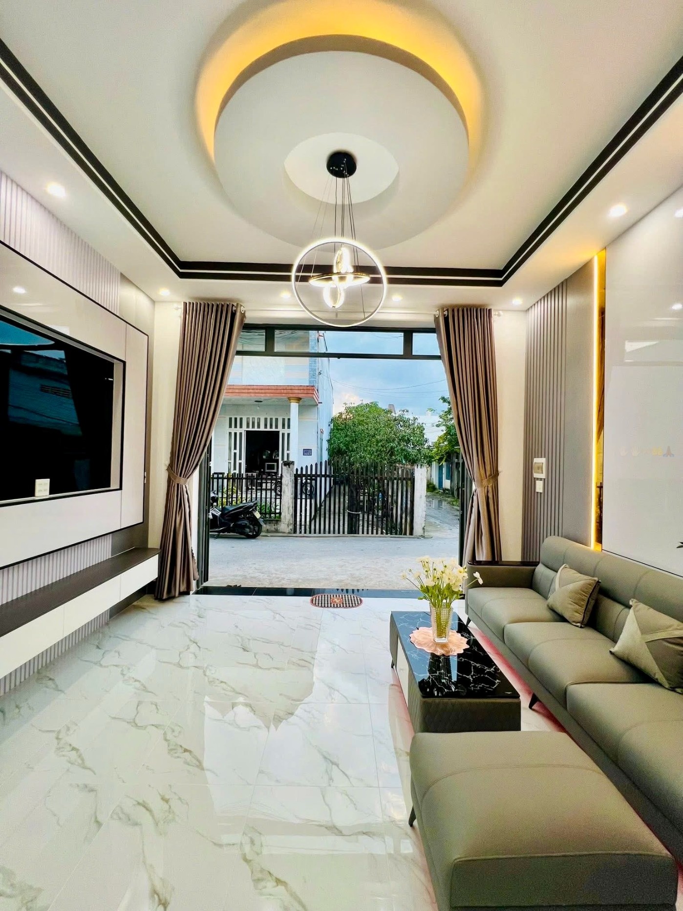 Nằm giữa lòng Ninh Kiều phồn thịnh, gia trang mới tinh khôi đang chờ đón chủ