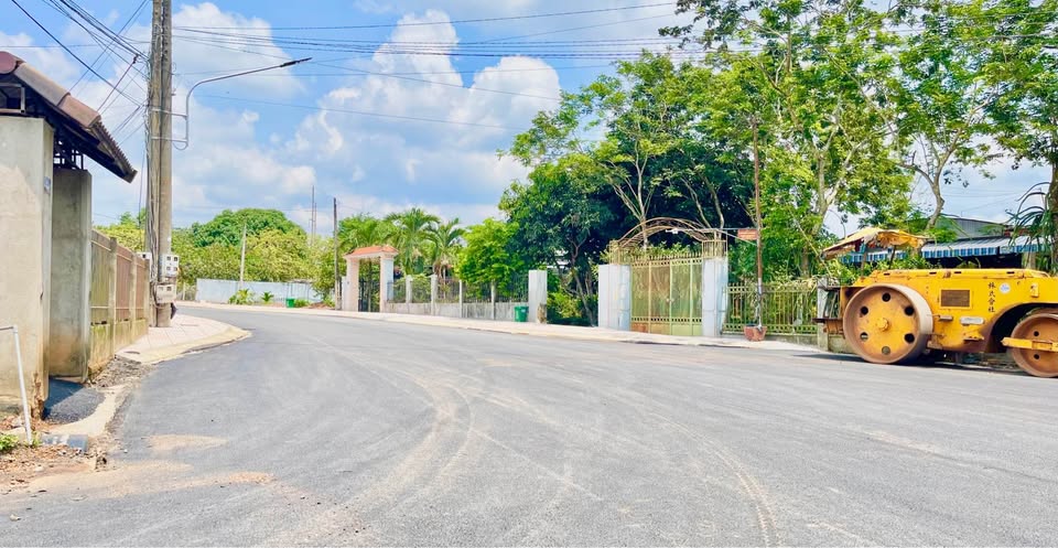 Đất Tân Đồng, to như sân bóng, giá mềm như bún