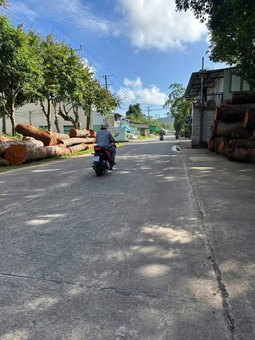 Bước chân vào thế giới đầu tư đầy tiềm năng với lô đất 130m2 tọa lạc ngay gần ngã ba Tuyến Tránh