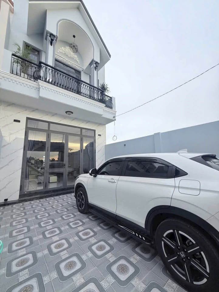 Nhà 5x30m, 3 ngủ, 3 vệ sinh, tặng nội thất gỗ xịn sò, giá 2.85 tỷ