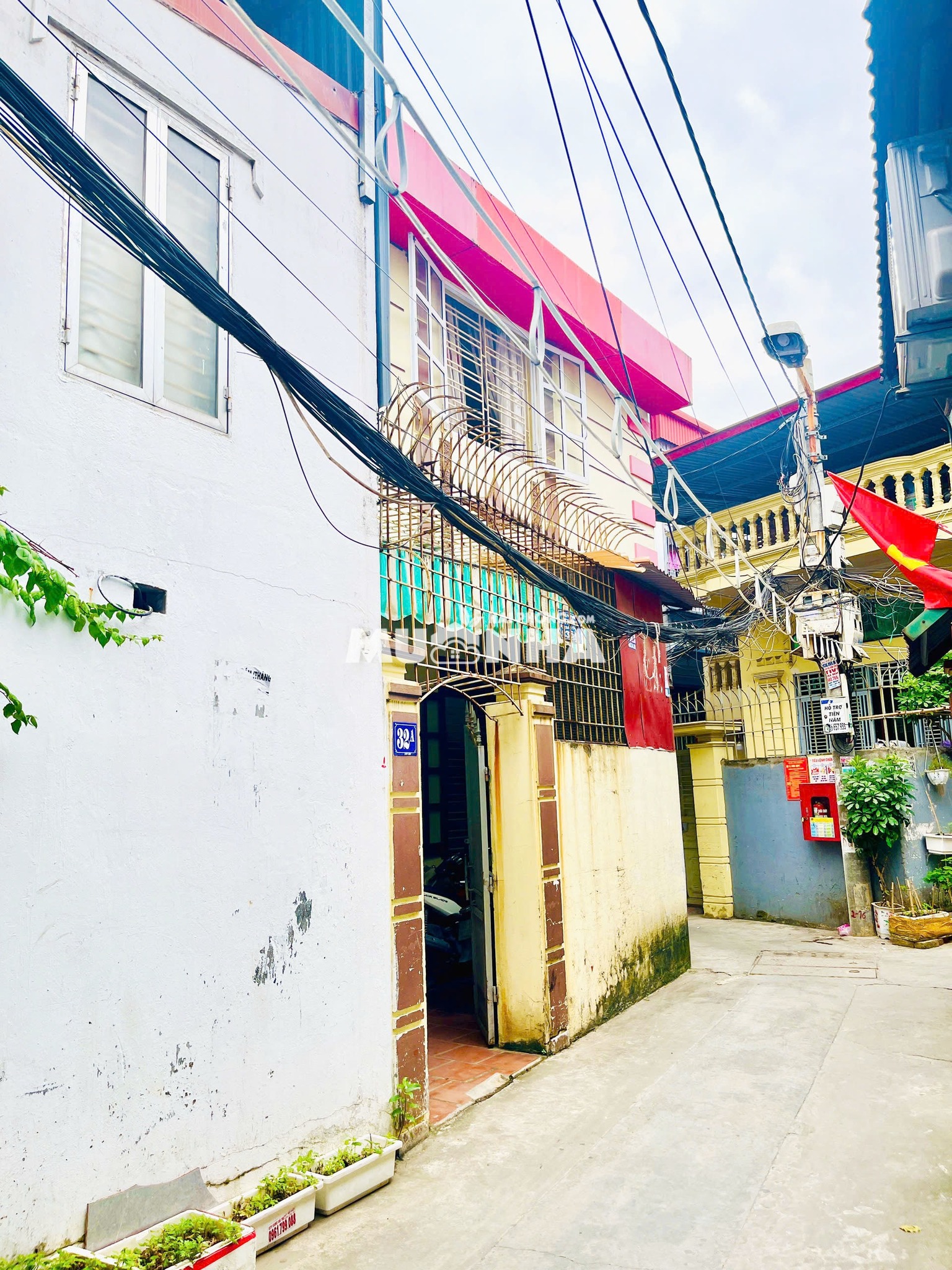 Nhà lô góc 2 tầng độc lập, mặt tiền rộng, ngõ ô tô, giảm giá sốc tại Ngô Quyền, Hải Phòng