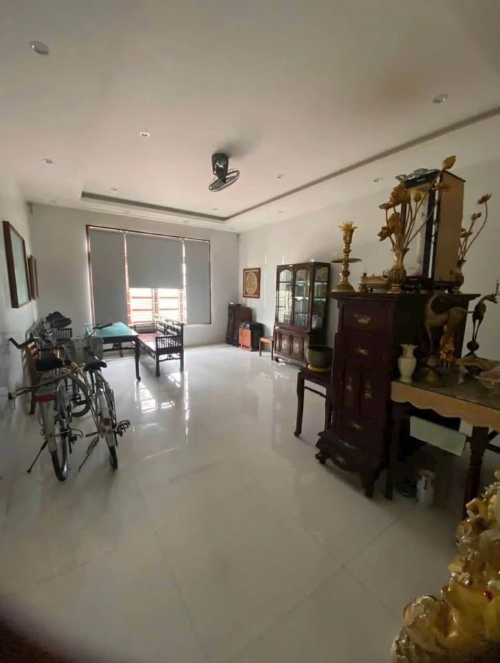 Chào bạn, mình có căn nhà 3 tầng tâm huyết nằm ngay mặt tiền đường Lê Gia Đỉnh