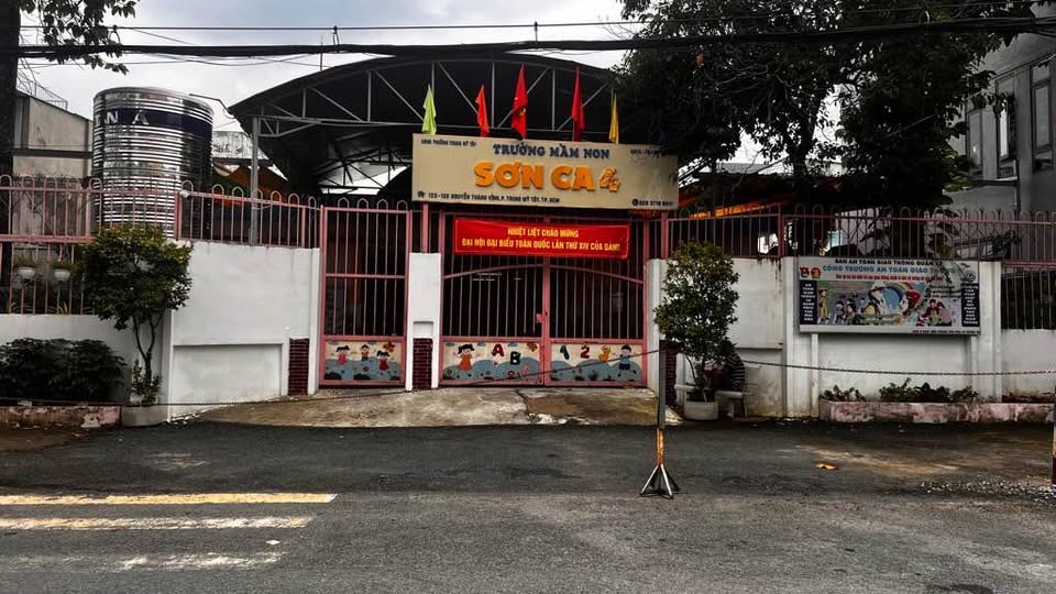 Nhà xinh 2 tỷ, sổ hồng riêng, cách hẻm xe hơi 1 bước chân, Quận 12