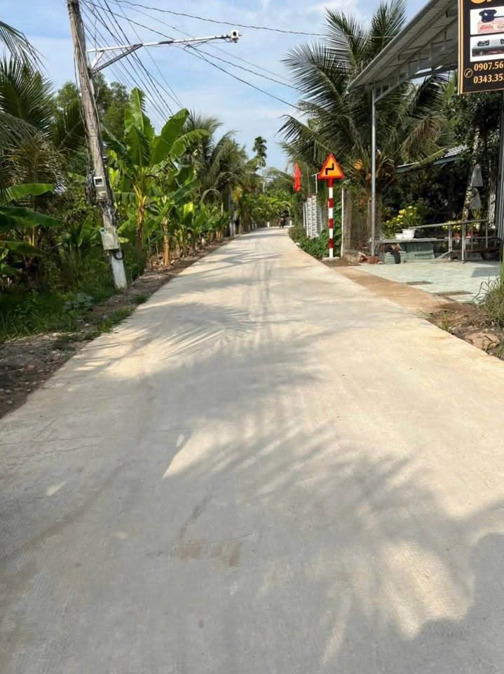 Đất vàng Bến Tre 282m2 mặt tiền đường xã, giá hời 930 triệu