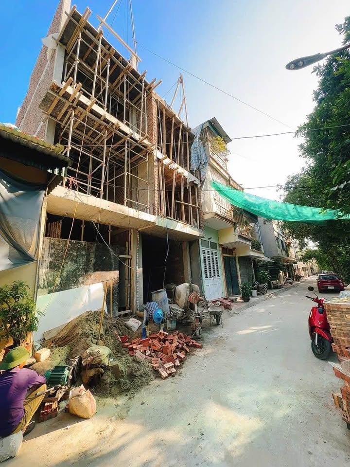 Nhà 4 tầng mặt đường Trần Nhân Tông, Thái Bình kinh doanh đỉnh, giá tốt