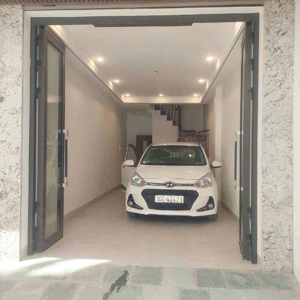 Choáng ngợp nhà 6 tầng lô góc phố Hoa Lâm ô tô vào nhà, cách Big C chỉ vài bước chân