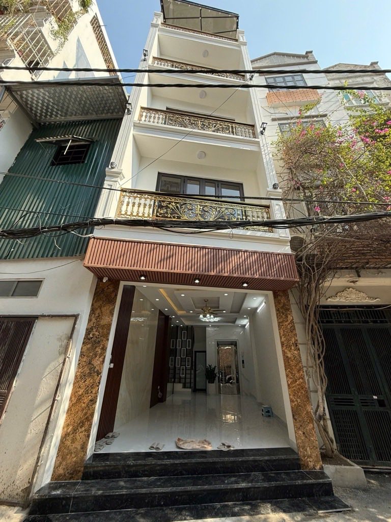 Nhà Tân Mai 38m² 5 tầng, ô tô tải vào nhà, thang máy, kinh doanh cực đỉnh chỉ 10.3 tỷ