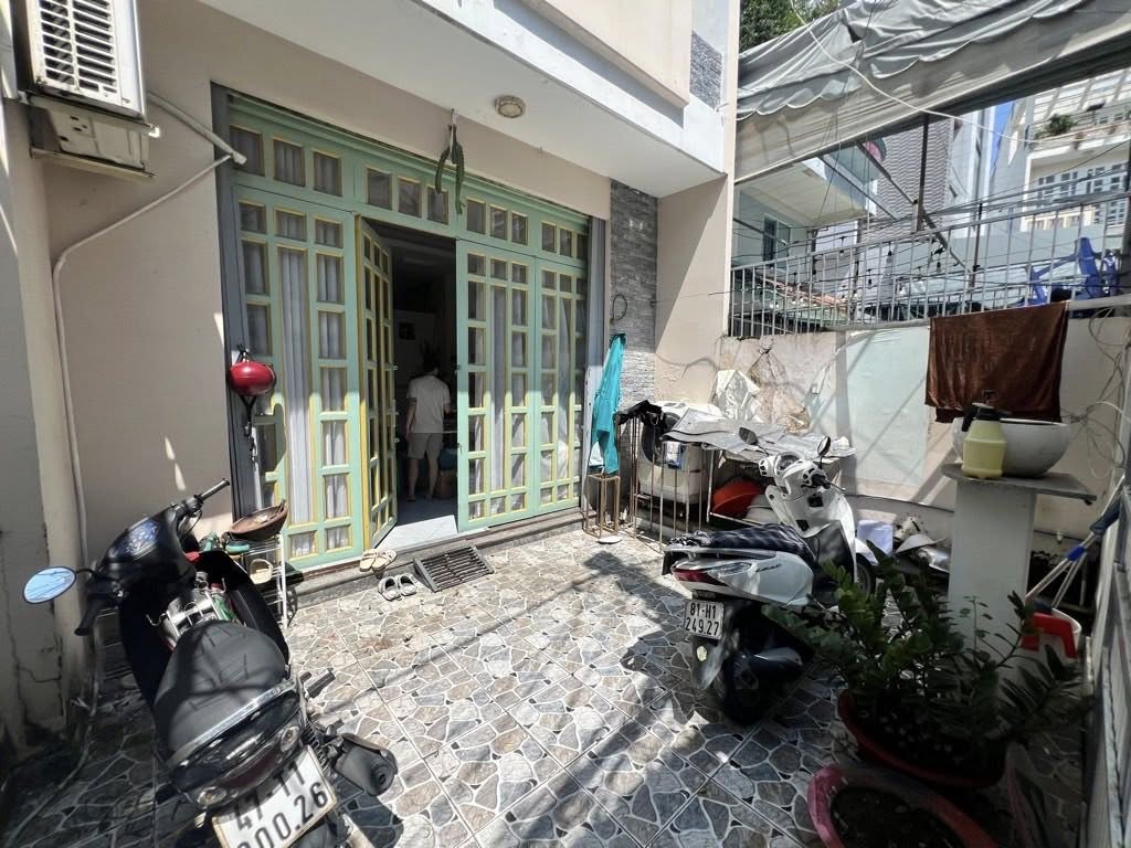 Nhà hẻm xe hơi 4,6mx17,5m, 3 phòng ngủ gần Chợ Bà Chiểu, Phú Nhuận