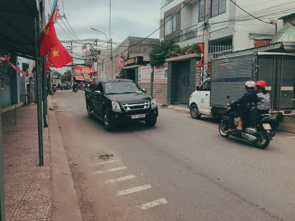 Nhà mặt tiền kinh doanh đắc lợi 5m x 16,5m, phường Tân Thới Hiệp, thành phố Hồ Chí Minh